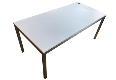 Empfangstheke mit Bürotisch Willkommen