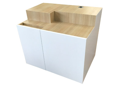 Messetheke Cateringtheke Rollbar wei lackiert mit abschliebaren Tren