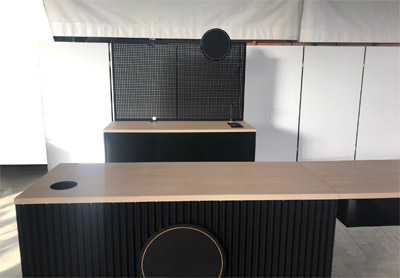 Eventbar Outdoortheke aus Aluminium mit Ansatztischen zerlegbar Werbeschilder Rckwand Lochblechtafel