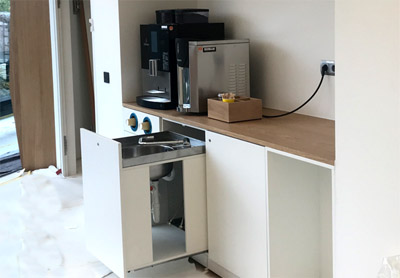 Kaffeepoint mit ausziehbarer Sple, Becherauszug, Schubladen und Zubehrkasten