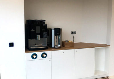 Kaffeepoint mit ausziehbarer Sple, Becherauszug, Schubladen und Zubehrkasten