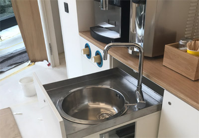 Kaffeepoint mit ausziehbarer Sple, Becherauszug, Schubladen und Zubehrkasten